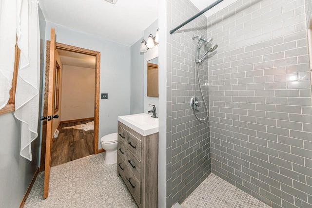 8351 S Deer Ridge PASS, Oak Creek, WI 53154