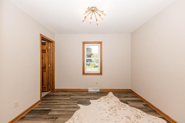 8351 S Deer Ridge PASS, Oak Creek, WI 53154