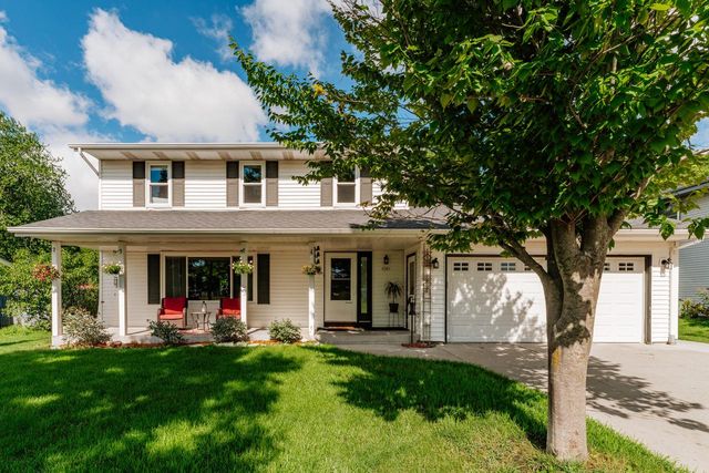 8351 S Deer Ridge PASS, Oak Creek, WI 53154