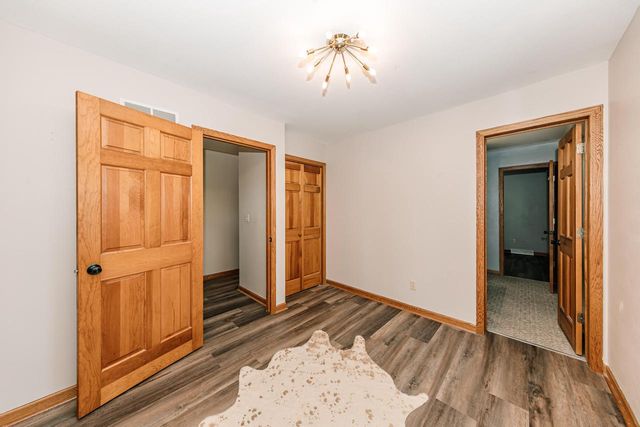 8351 S Deer Ridge PASS, Oak Creek, WI 53154