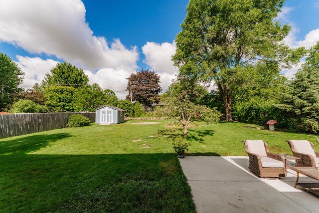 8351 S Deer Ridge PASS, Oak Creek, WI 53154