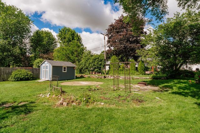 8351 S Deer Ridge PASS, Oak Creek, WI 53154