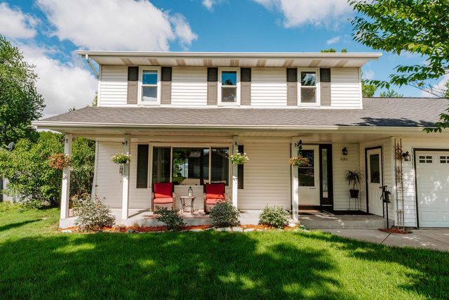 8351 S Deer Ridge PASS, Oak Creek, WI 53154