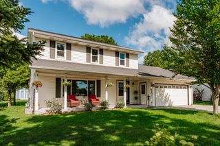 8351 S Deer Ridge PASS, Oak Creek, WI 53154