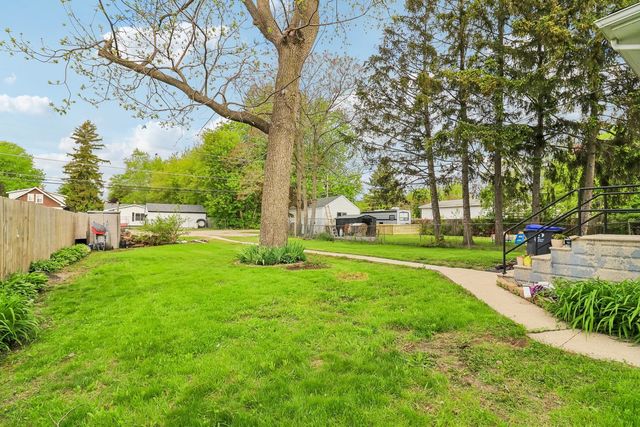 2910 Ezekiel Avenue, Zion, IL 60099