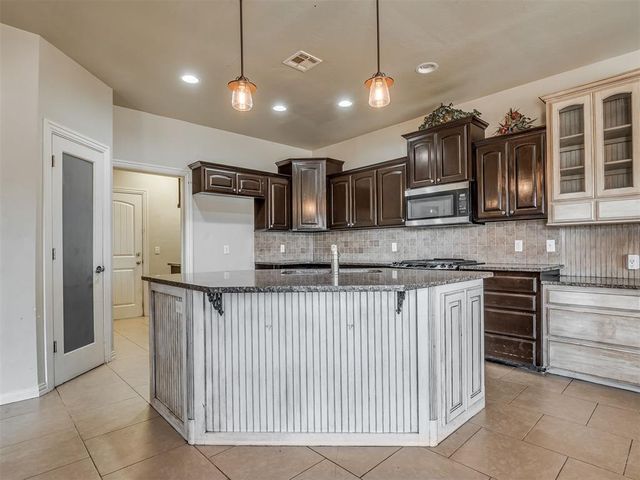 660 Westwind Dr, Newcastle, OK 73065