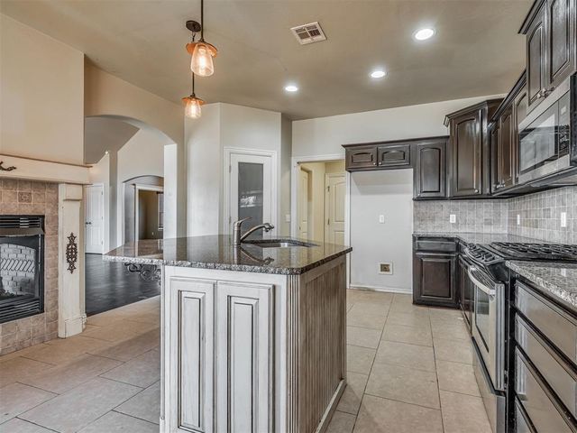 660 Westwind Dr, Newcastle, OK 73065