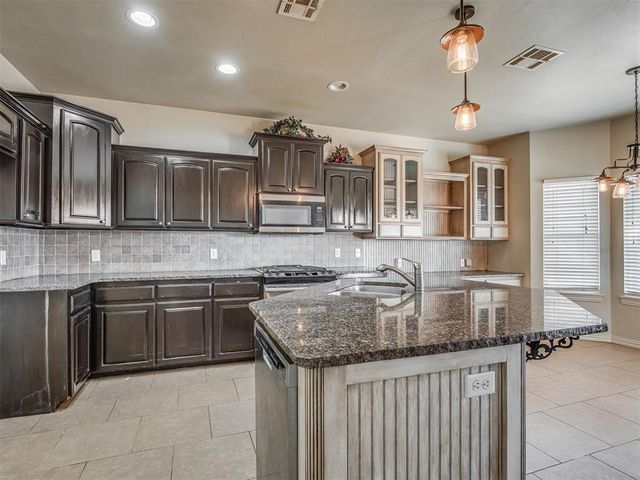 660 Westwind Dr, Newcastle, OK 73065