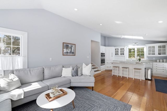 25 Irving Place, Holliston, MA 01746