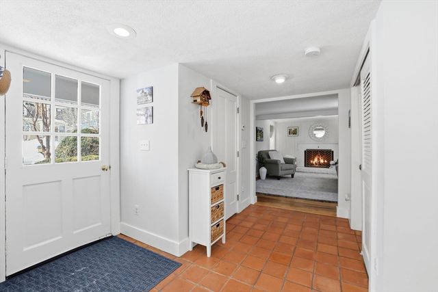 25 Irving Place, Holliston, MA 01746