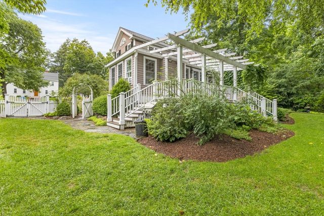25 Irving Place, Holliston, MA 01746