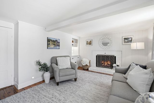 25 Irving Place, Holliston, MA 01746