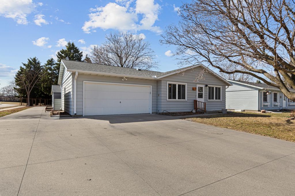 3 Devonshire Place, Mankato, MN 56001