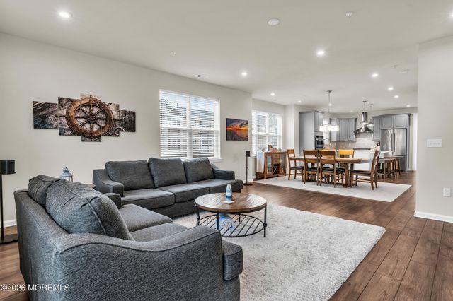 901 Arose Lane, Middletown, NJ 07748