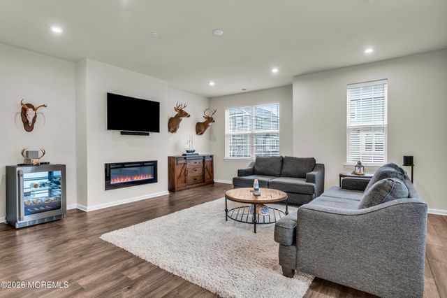 901 Arose Lane, Middletown, NJ 07748