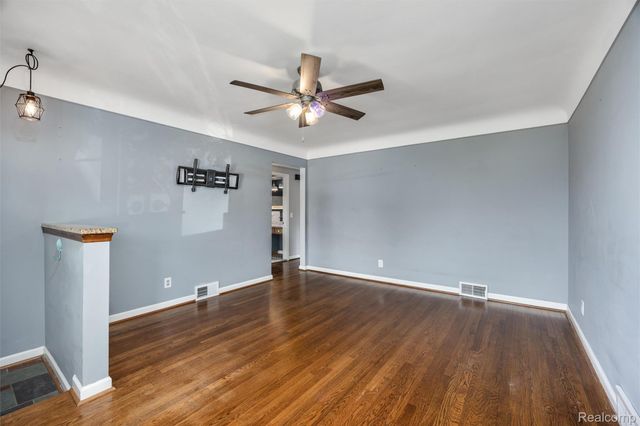 22435 Lange Street, St. Clair Shores, MI 48080