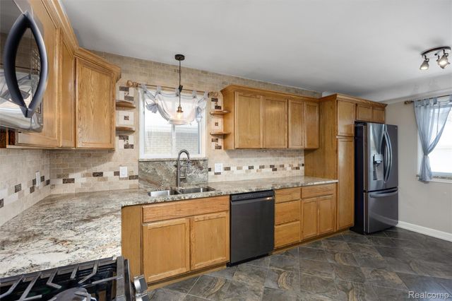 22435 Lange Street, St. Clair Shores, MI 48080