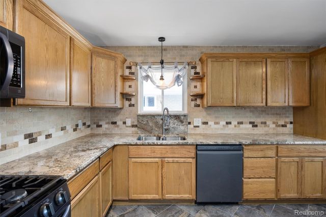 22435 Lange Street, St. Clair Shores, MI 48080
