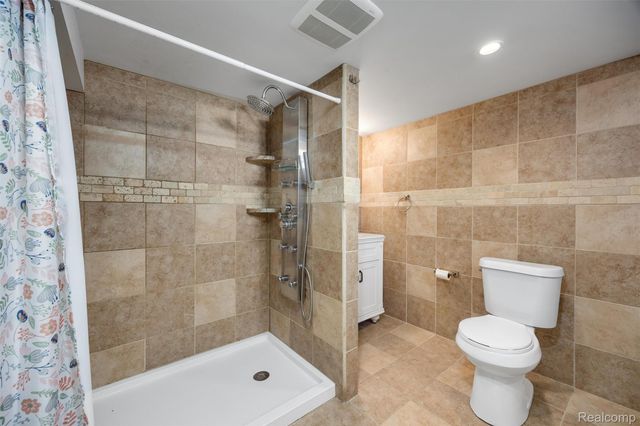 22435 Lange Street, St. Clair Shores, MI 48080