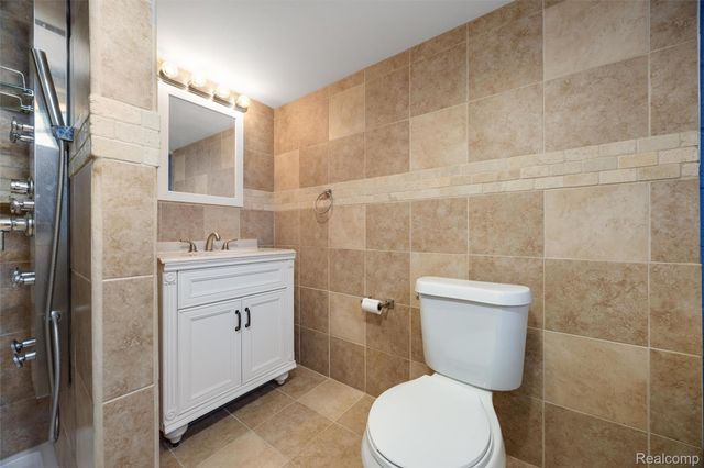22435 Lange Street, St. Clair Shores, MI 48080