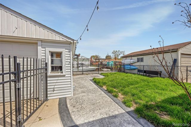 22435 Lange Street, St. Clair Shores, MI 48080