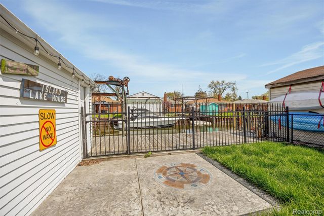 22435 Lange Street, St. Clair Shores, MI 48080
