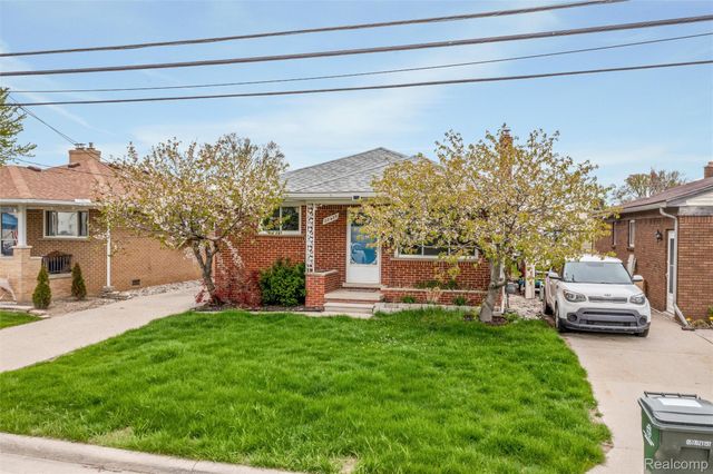 22435 Lange Street, St. Clair Shores, MI 48080