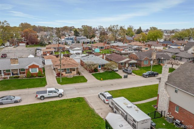 22435 Lange Street, St. Clair Shores, MI 48080