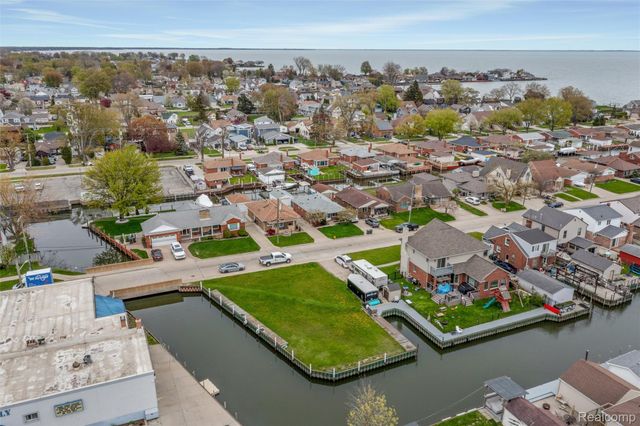 22435 Lange Street, St. Clair Shores, MI 48080