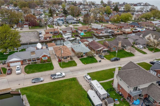 22435 Lange Street, St. Clair Shores, MI 48080