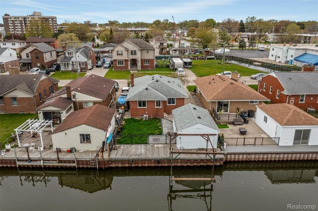 22435 Lange Street, St. Clair Shores, MI 48080
