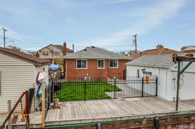 22435 Lange Street, St. Clair Shores, MI 48080
