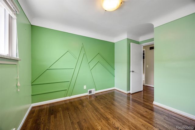 22435 Lange Street, St. Clair Shores, MI 48080