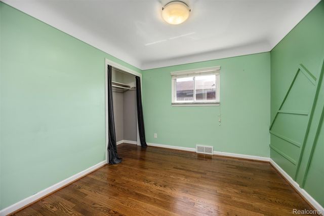 22435 Lange Street, St. Clair Shores, MI 48080