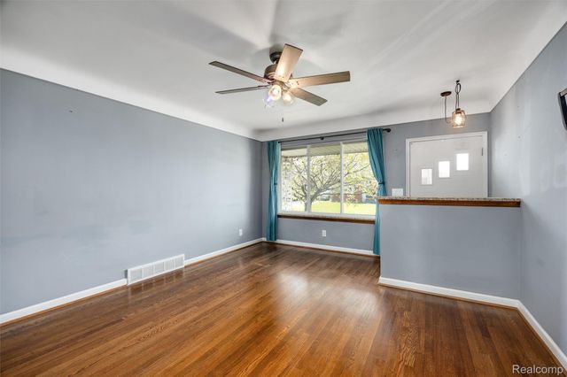 22435 Lange Street, St. Clair Shores, MI 48080