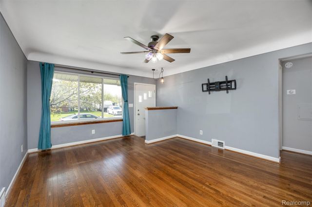 22435 Lange Street, St. Clair Shores, MI 48080
