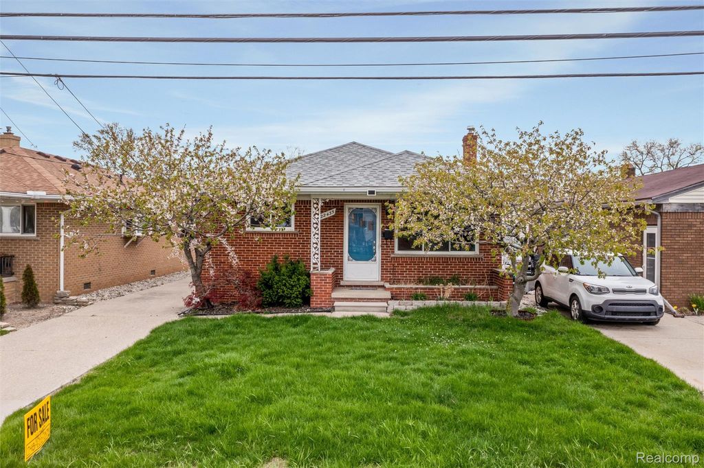 22435 Lange Street, St. Clair Shores, MI 48080