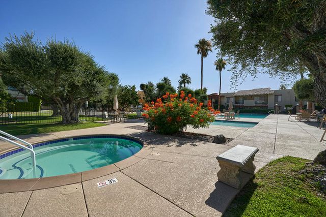 1407 N Sunrise Way 18, Palm Springs, CA 92262