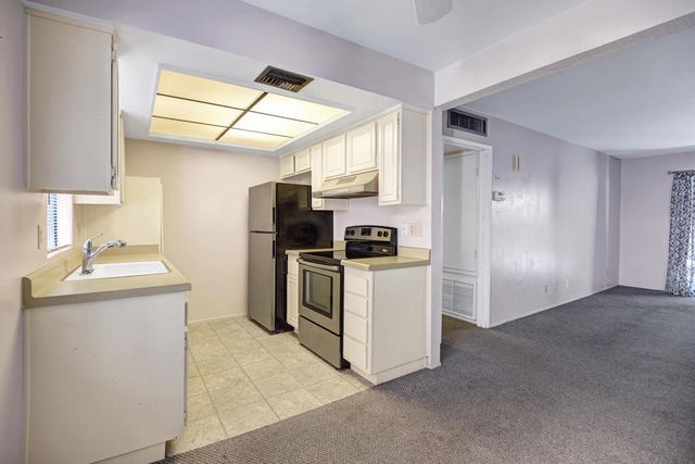 1407 N Sunrise Way 18, Palm Springs, CA 92262