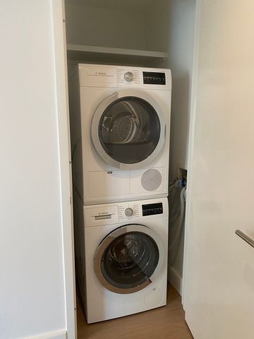 100 Lovejoy Wharf 11K, Boston, MA 02114