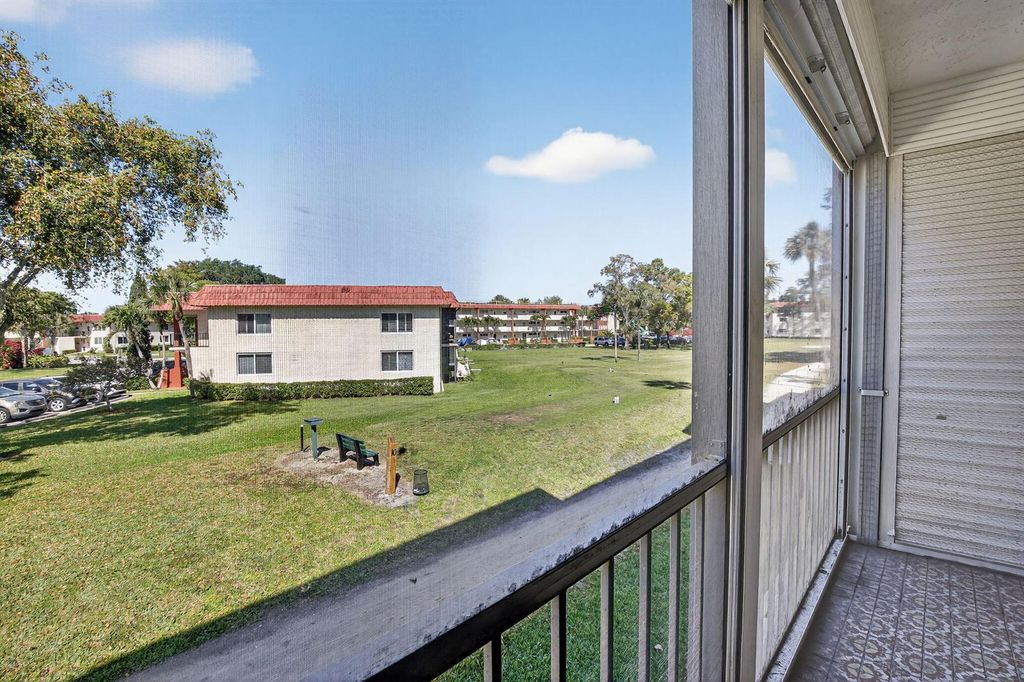 8921 S Hollybrook Boulevard 209, Pembroke Pines, FL 33025