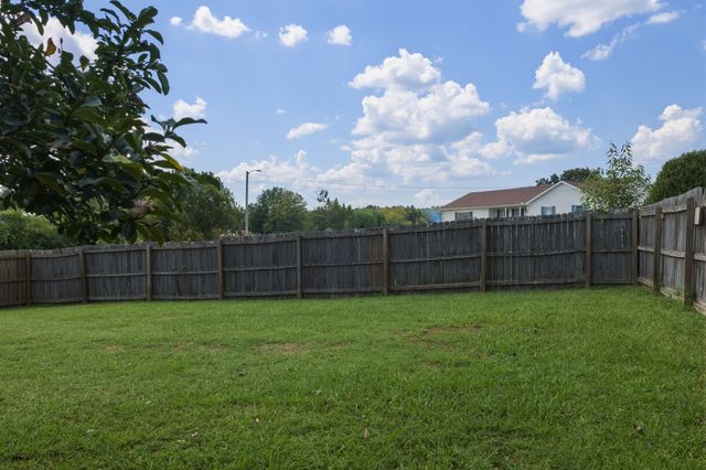 81 Patterson Cir, Mc Ewen, TN 37101
