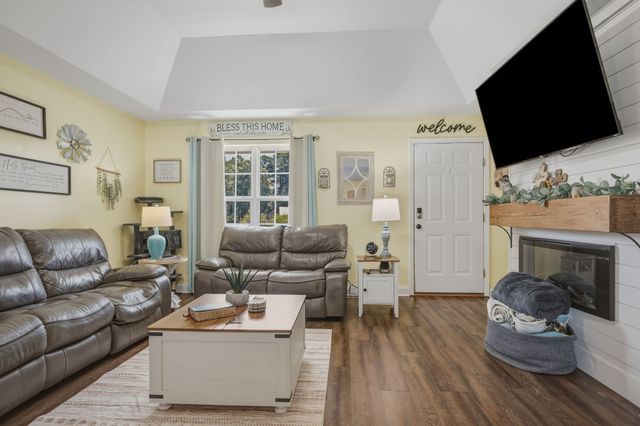 81 Patterson Cir, Mc Ewen, TN 37101