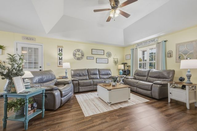 81 Patterson Cir, Mc Ewen, TN 37101
