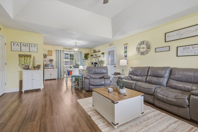 81 Patterson Cir, Mc Ewen, TN 37101