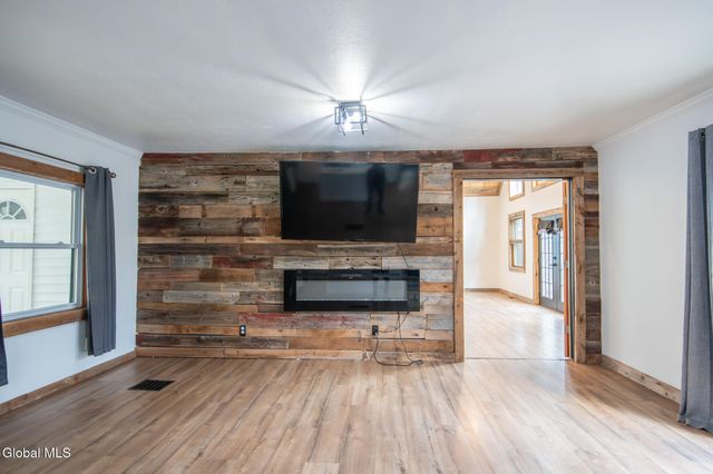 10 E Branch Drive, Queensbury, NY 12804
