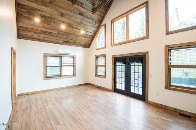 10 E Branch Drive, Queensbury, NY 12804