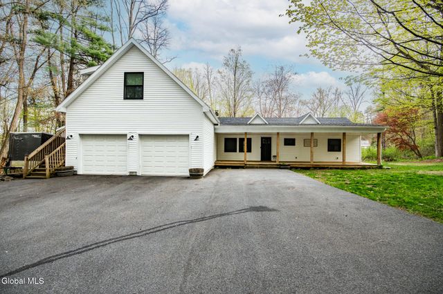 10 E Branch Drive, Queensbury, NY 12804