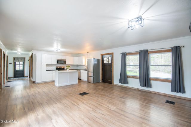 10 E Branch Drive, Queensbury, NY 12804