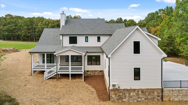 7558 Sawyer Road, Signal Mountain, TN 37377